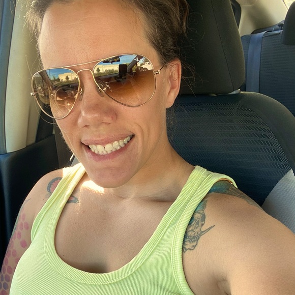 Meet your Posher, Janet - Picture 1 of 1